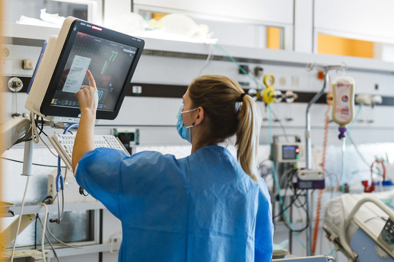 Fuxin Glass Revolute Touchscreens with AR Anti-Reflective & AM Anti-Microbial Synergy